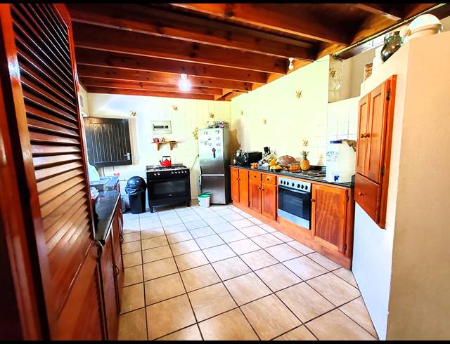 5 BEDROOM HOUSE FOR SALE IN UVONGO